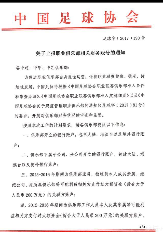 我很喜欢他把整个拍戏的现场，所有的氛围都变成舞台剧的一个舞台，我们可以任性地表演